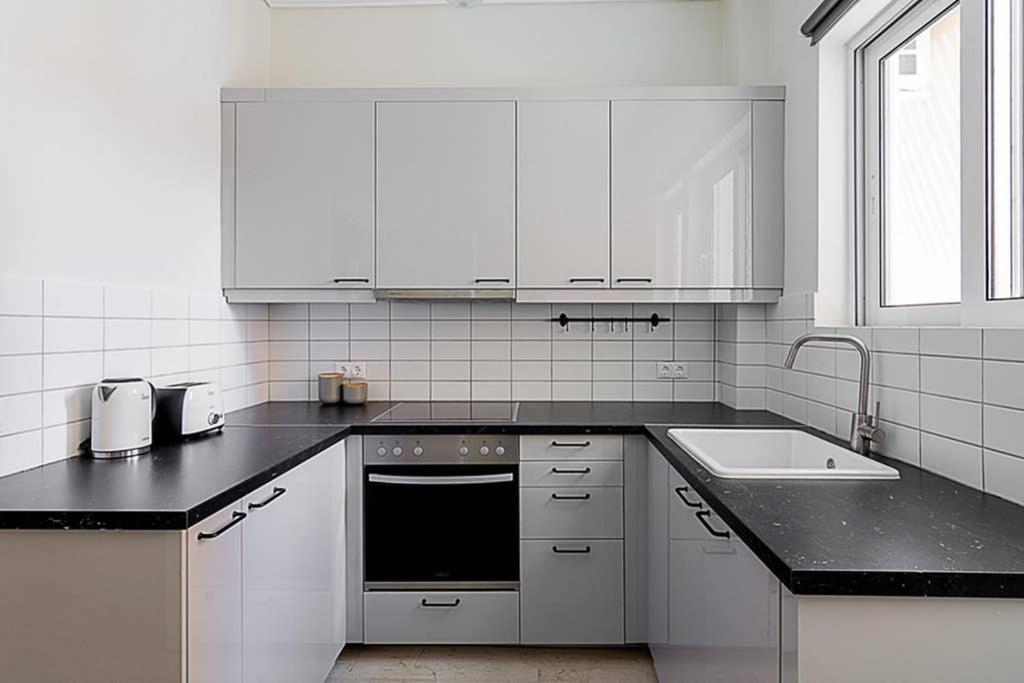 Cozy Flat With 1 Bedroom Next To Metro Station Athens Ngoại thất bức ảnh