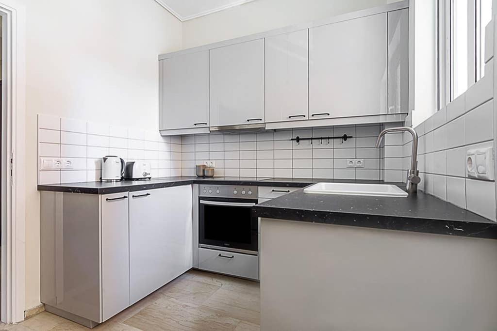 Cozy Flat With 1 Bedroom Next To Metro Station Athens Ngoại thất bức ảnh